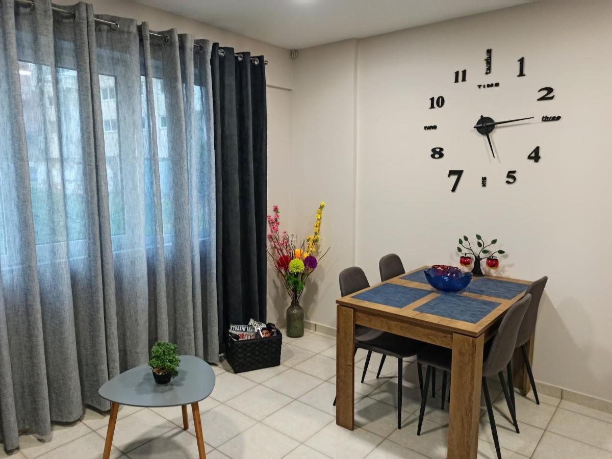 Central Square Apartment 1 Піргос Екстер'єр фото